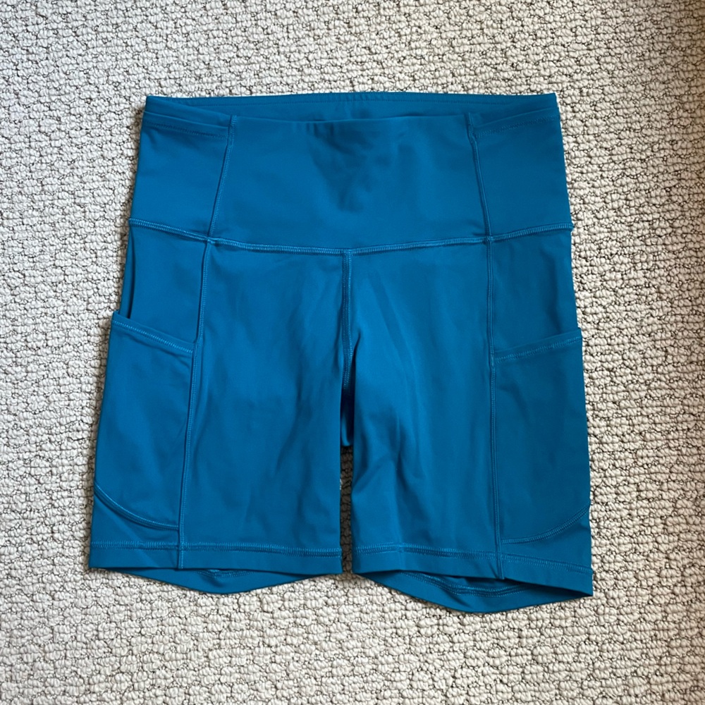 Lululemon Bike Shorts with pockets